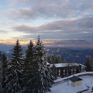 https://clos-des-gentianes-allevard.hotels-rhonealpes.com